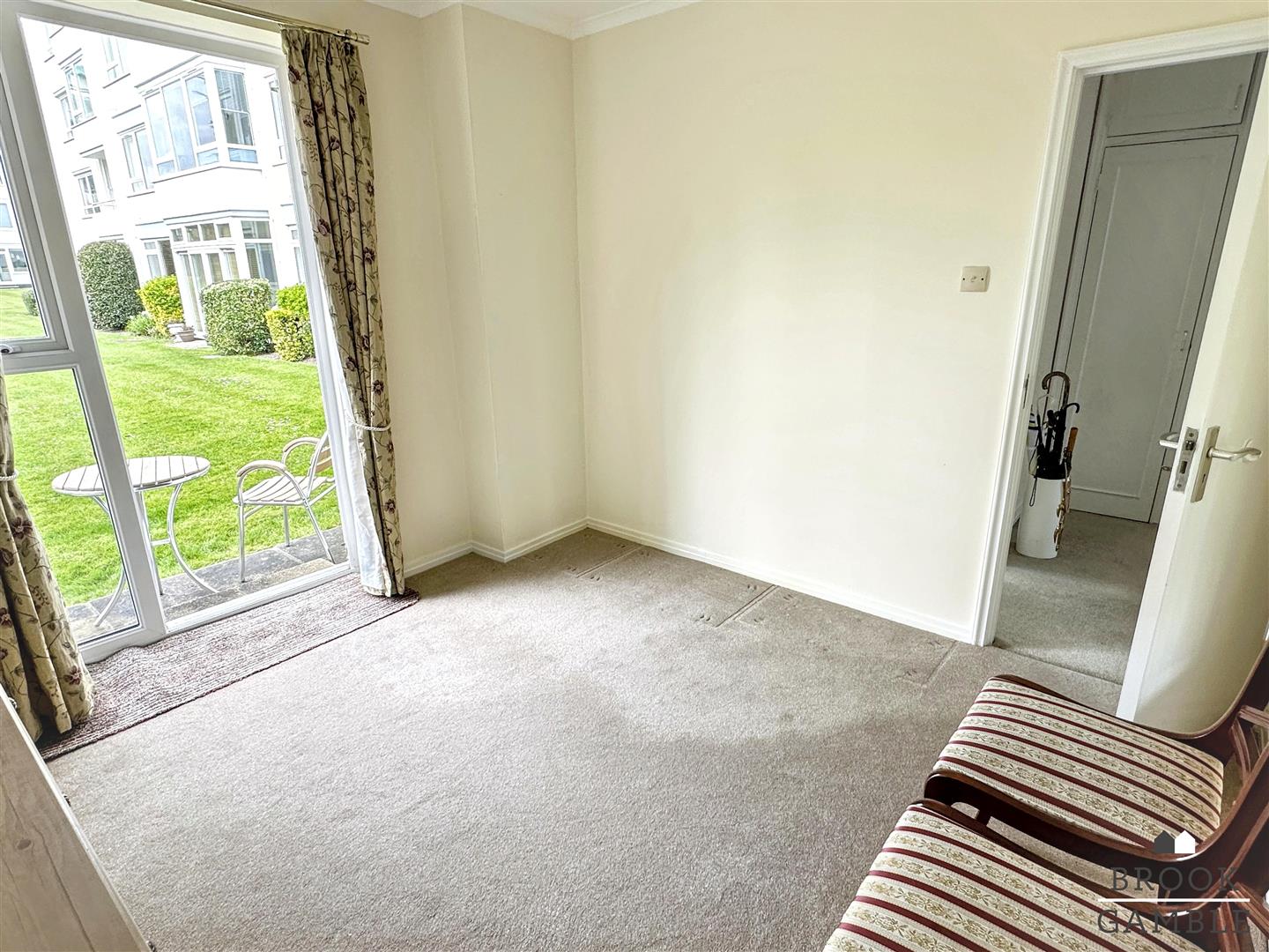 2 Bedroom Flat. Compton Place Road in Eastbourne,  11